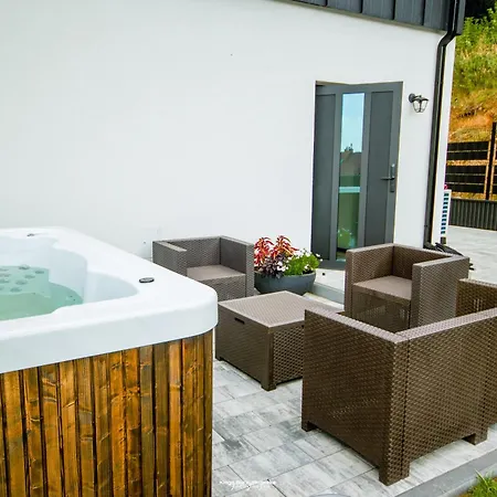 Semesterbostad Kaszuby - Domki Na Szczycie - Jeden Na Ogrodzonej Dzialce Z Balia Jacuzzi Na Wylacznosc Krzeszna